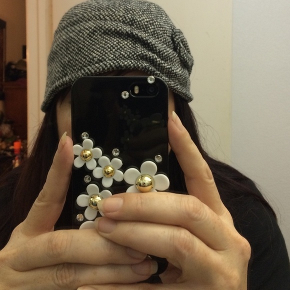 Cute asymmetrical black/white/grey hat with bow - Picture 2 of 3